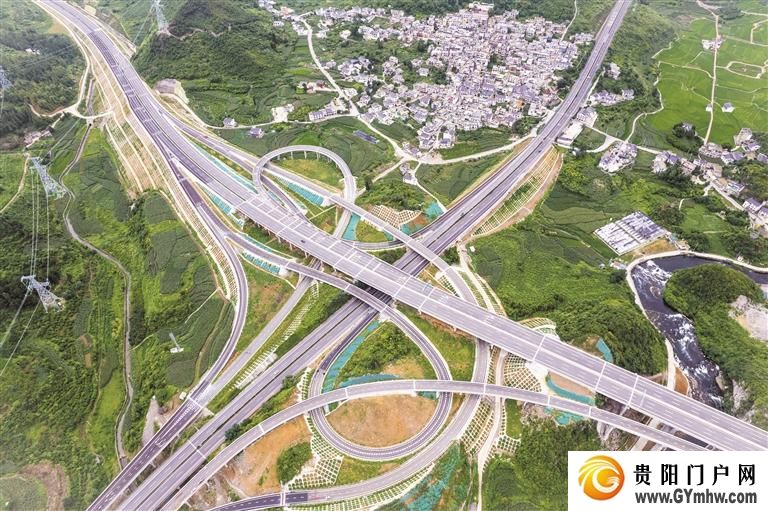 大道如虹通八方——贵州交通强国试点建设成效显著(图2) 大道如虹通八方——贵州交通强国试点建设成效显著(图2)