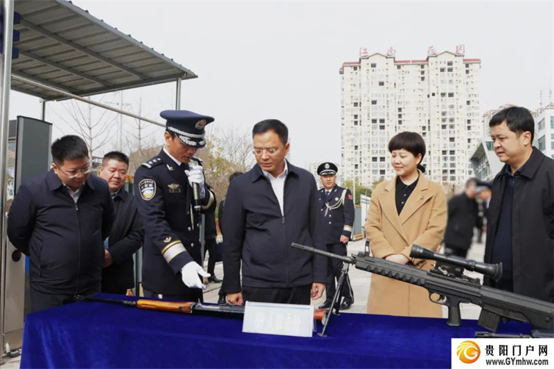 杨雪峰敖华率队开展中国人民警察节走访慰问活动(图2) 杨雪峰敖华率队开展中国人民警察节走访慰问活动(图2)