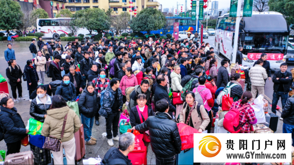 沿河:“返岗直通车”温暖外出务工人员心(图3) 沿河:“返岗直通车”温暖外出务工人员心(图3)