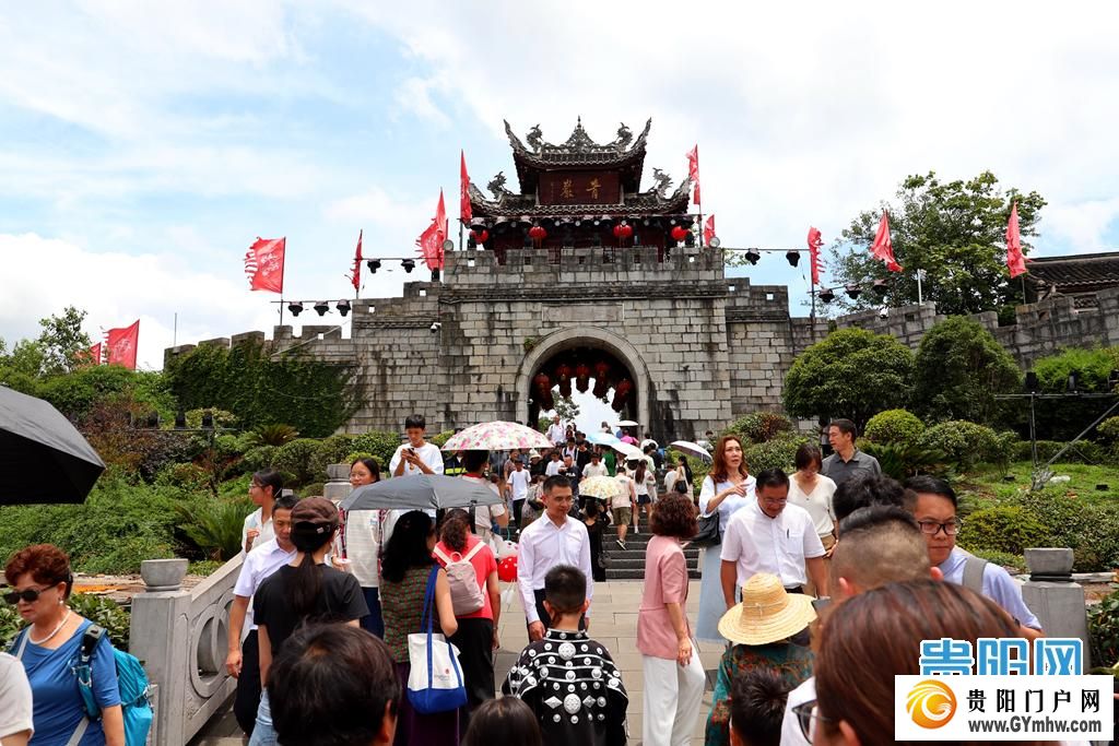 避暑之都点亮避暑经济｜前七月省外游客来贵阳花了615.2亿元(图2)