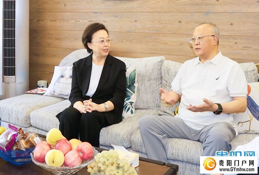 郑莉看望慰问老同志